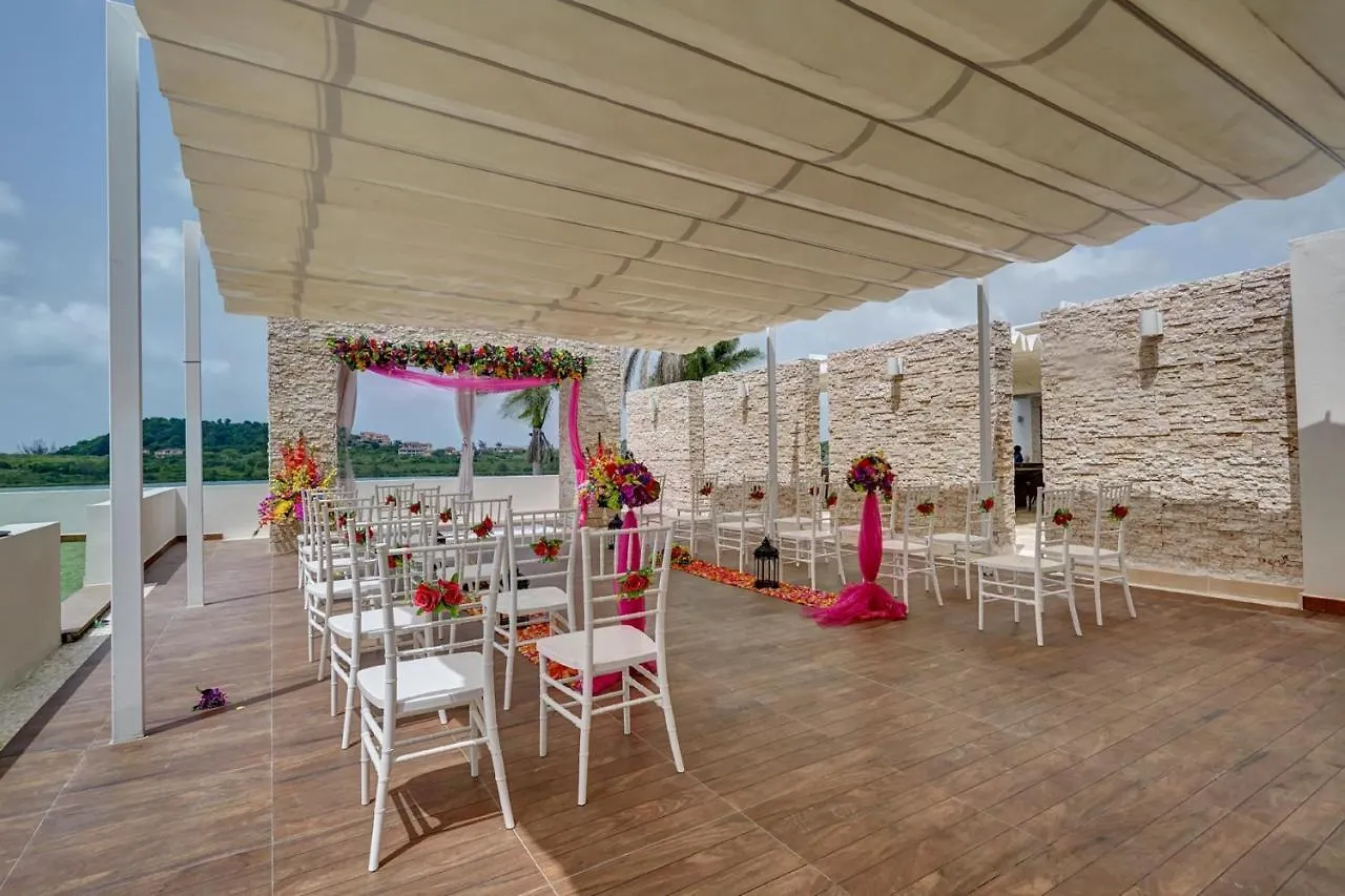 Royalton Antigua, An Autograph Collection All-Inclusive Resort Five Islands Village 5*,